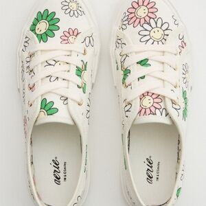 NWOT Sz 9 Aerie Smiley Floral Flower Daisy Canvas Sneakers Shoes 1499-8937